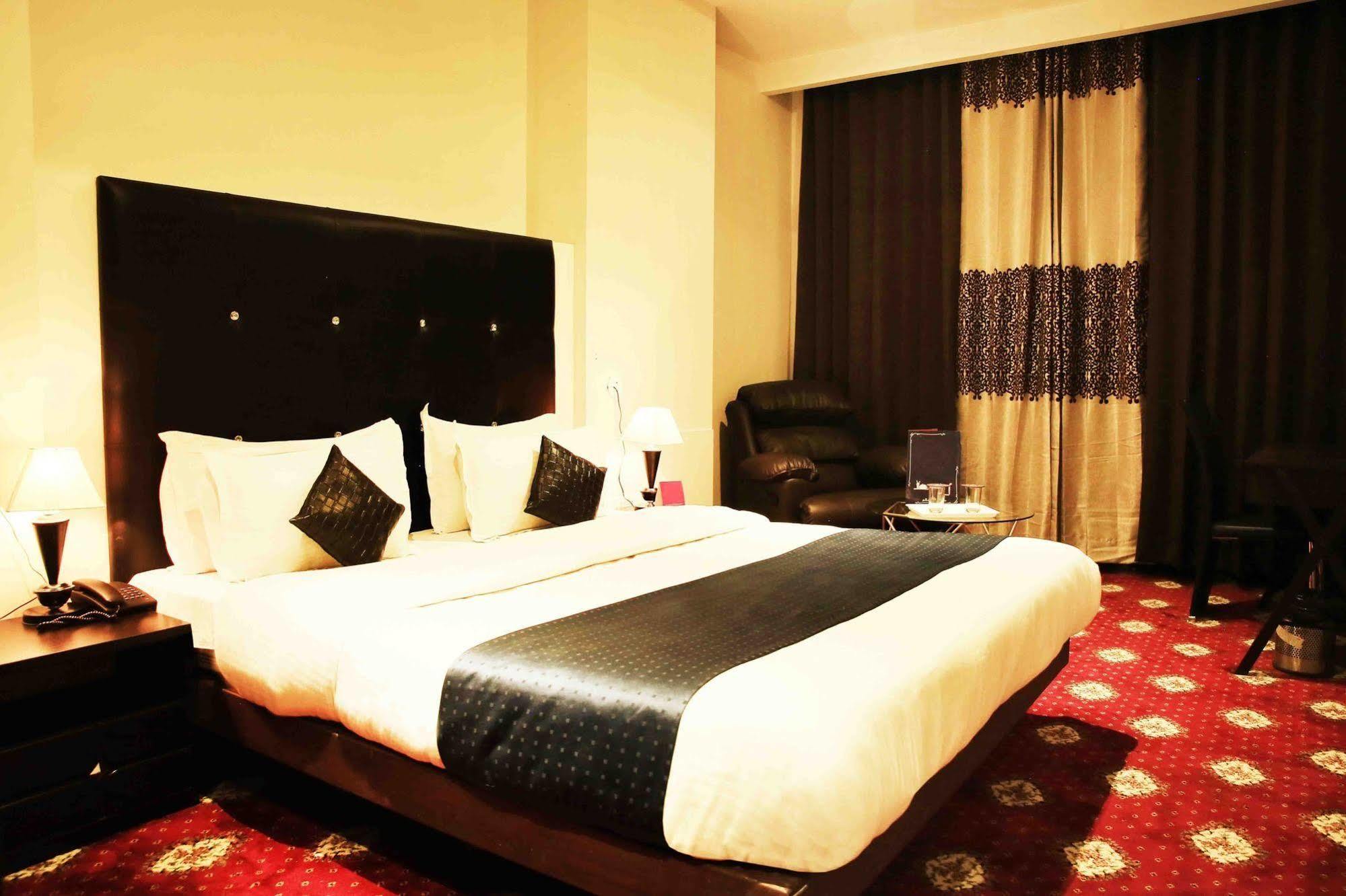 Fabhotel Prudent Amritsar Ngoại thất bức ảnh